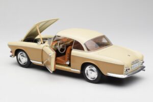 BMW 503 Bege Revell 1:18 8832 Metal - imagem 5 de 8