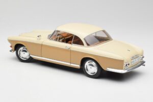 BMW 503 Bege Revell 1:18 8832 Metal - imagem 7 de 8