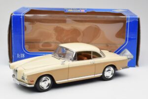 BMW 503 Bege Revell 1:18 8832 Metal - imagem 8 de 8