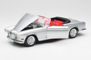 BMW 503 Prateado Revell 1:18 18787 Metal - imagem 2 de 8