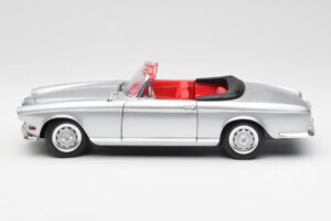 BMW 503 Prateado Revell 1:18 18787 Metal - imagem 4 de 8