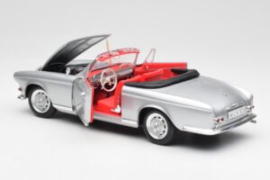 BMW 503 Prateado Revell 1:18 18787 Metal - imagem 5 de 8
