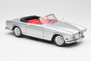 BMW 503 Prateado Revell 1:18 18787 Metal - imagem 6 de 8