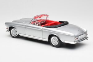 BMW 503 Prateado Revell 1:18 18787 Metal - imagem 7 de 8