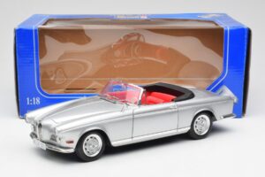 BMW 503 Prateado Revell 1:18 18787 Metal - imagem 8 de 8