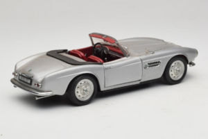 BMW 507 Cabriolet Prata Revell 1:18 8829 Metal - imagem 3 de 8