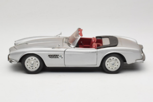 BMW 507 Cabriolet Prata Revell 1:18 8829 Metal - imagem 4 de 8