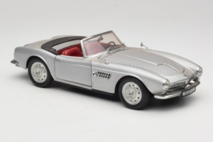 BMW 507 Cabriolet Prata Revell 1:18 8829 Metal - imagem 6 de 8