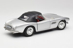 BMW 507 Prata Revell 1:18 9034 Metal - imagem 3 de 8