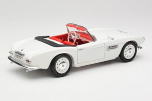 BMW 507 Touring Sport Feather White Revell 1:18 8810 Metal - imagem 3 de 8