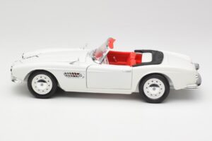 BMW 507 Touring Sport Feather White Revell 1:18 8810 Metal - imagem 4 de 8