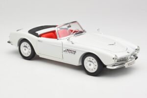 BMW 507 Touring Sport Feather White Revell 1:18 8810 Metal - imagem 6 de 8