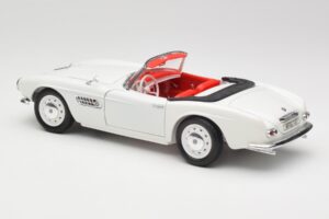 BMW 507 Touring Sport Feather White Revell 1:18 8810 Metal - imagem 7 de 8