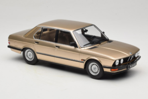 BMW 520i E28 Gold Metallic IXO 1:18 18CMC184 Metal - imagem 4 de 6