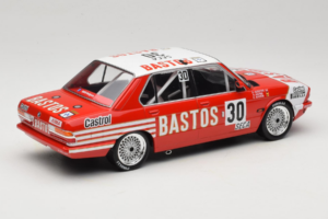 BMW 528i E28 #30 D. Quester / A. Hahne / E. Joosen 24 Hours of Spa Winner 1982 IXO 1:18 18RMC182A Metal - imagem 2 de 6