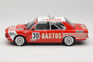 BMW 528i E28 #30 D. Quester / A. Hahne / E. Joosen 24 Hours of Spa Winner 1982 IXO 1:18 18RMC182A Metal - imagem 3 de 6