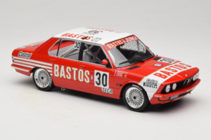 BMW 528i E28 #30 D. Quester / A. Hahne / E. Joosen 24 Hours of Spa Winner 1982 IXO 1:18 18RMC182A Metal - imagem 4 de 6