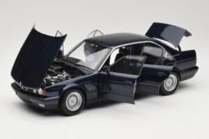 BMW 535i E34 Blue Metallic Minichamps 1:18 100024004 Metal - imagem 2 de 8