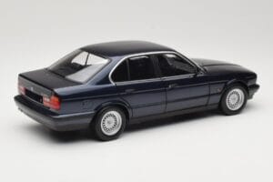 BMW 535i E34 Blue Metallic Minichamps 1:18 100024004 Metal - imagem 3 de 8