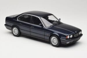 BMW 535i E34 Blue Metallic Minichamps 1:18 100024004 Metal - imagem 6 de 8
