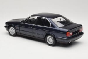 BMW 535i E34 Blue Metallic Minichamps 1:18 100024004 Metal - imagem 7 de 8
