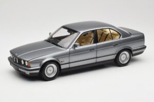 BMW 535i E34 Cinzento Metallic Minichamps 1:18 100024008 Metal