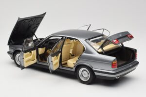 BMW 535i E34 Cinzento Metallic Minichamps 1:18 100024008 Metal - imagem 5 de 8