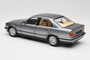 BMW 535i E34 Cinzento Metallic Minichamps 1:18 100024008 Metal - imagem 7 de 8