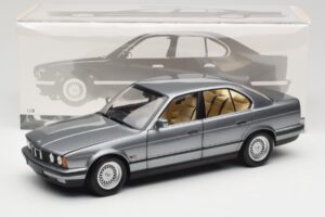 BMW 535i E34 Cinzento Metallic Minichamps 1:18 100024008 Metal - imagem 8 de 8
