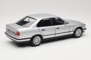 BMW 535i E34 Prateado Minichamps 1:18 100024005 Metal - imagem 3 de 8