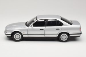 BMW 535i E34 Prateado Minichamps 1:18 100024005 Metal - imagem 4 de 8