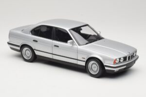 BMW 535i E34 Prateado Minichamps 1:18 100024005 Metal - imagem 6 de 8