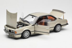 BMW 635 CSi E24 Bronzit Beige Metallic AUTOart 1:18 70523 Metal - imagem 2 de 8