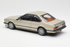 BMW 635 CSi E24 Bronzit Beige Metallic AUTOart 1:18 70523 Metal - imagem 7 de 8