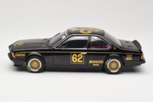 BMW 635 CSi E24 #62 J. Richards JPS Team BMW ATCC Winner 1985 AUTOart 1:18 88548 Metal - imagem 4 de 8