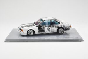 BMW 635 CSi E24 Art Car Robert Rauschenberg AUTOart 1:18 80430150924 Metal - imagem 3 de 8