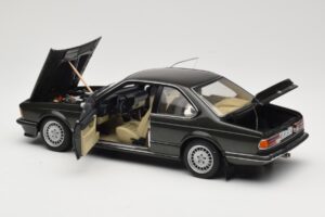 BMW 635 CSi E24 Malachit Green Metallic AUTOart 1:18 70522 Metal - imagem 5 de 8