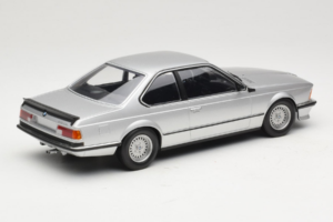 BMW 635 CSi E24 Prata Minichamps 1:18 155028107 Metal - imagem 2 de 6