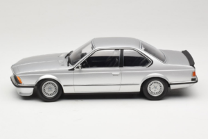 BMW 635 CSi E24 Prata Minichamps 1:18 155028107 Metal - imagem 3 de 6