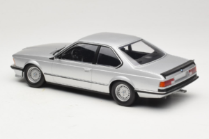 BMW 635 CSi E24 Prata Minichamps 1:18 155028107 Metal - imagem 5 de 6