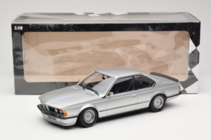 BMW 635 CSi E24 Prata Minichamps 1:18 155028107 Metal - imagem 6 de 6