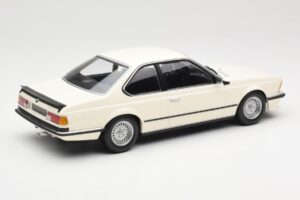 BMW 635 CSi E24 Branco Minichamps 1:18 155028102 Metal - imagem 2 de 6