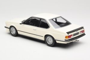 BMW 635 CSi E24 Branco Minichamps 1:18 155028102 Metal - imagem 5 de 6