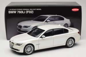 BMW 7 Series F02 760Li Brilliant White Kyosho 1:18 08783BRW Metal - imagem 8 de 8