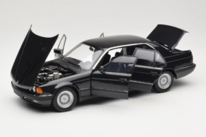 BMW 730i E32 Black Metallic Minichamps 1:18 100023002 Metal - imagem 2 de 8