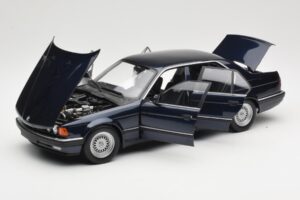BMW 730i E32 Azul Metallic Minichamps 1:18 100023006 Metal - imagem 2 de 8