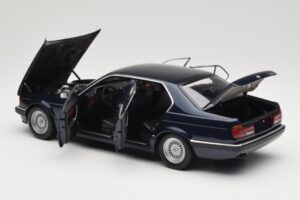 BMW 730i E32 Azul Metallic Minichamps 1:18 100023006 Metal - imagem 5 de 8