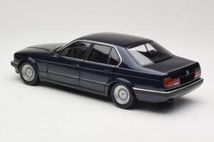 BMW 730i E32 Azul Metallic Minichamps 1:18 100023006 Metal - imagem 7 de 8