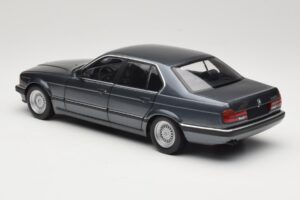 BMW 730i E32 Grey Metallic Minichamps 1:18 100023005 Metal - imagem 7 de 8