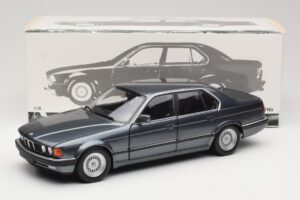 BMW 730i E32 Grey Metallic Minichamps 1:18 100023005 Metal - imagem 8 de 8